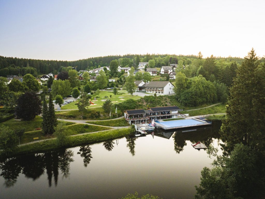 Malerisch gelegen: das Freibad Friedenweiler
