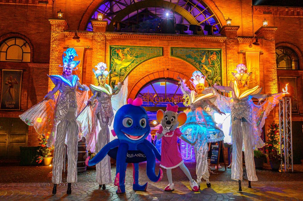 Gleich dreimal bleibt die Wasserwelt in diesem Sommer bis Mitternacht geöffnet.
