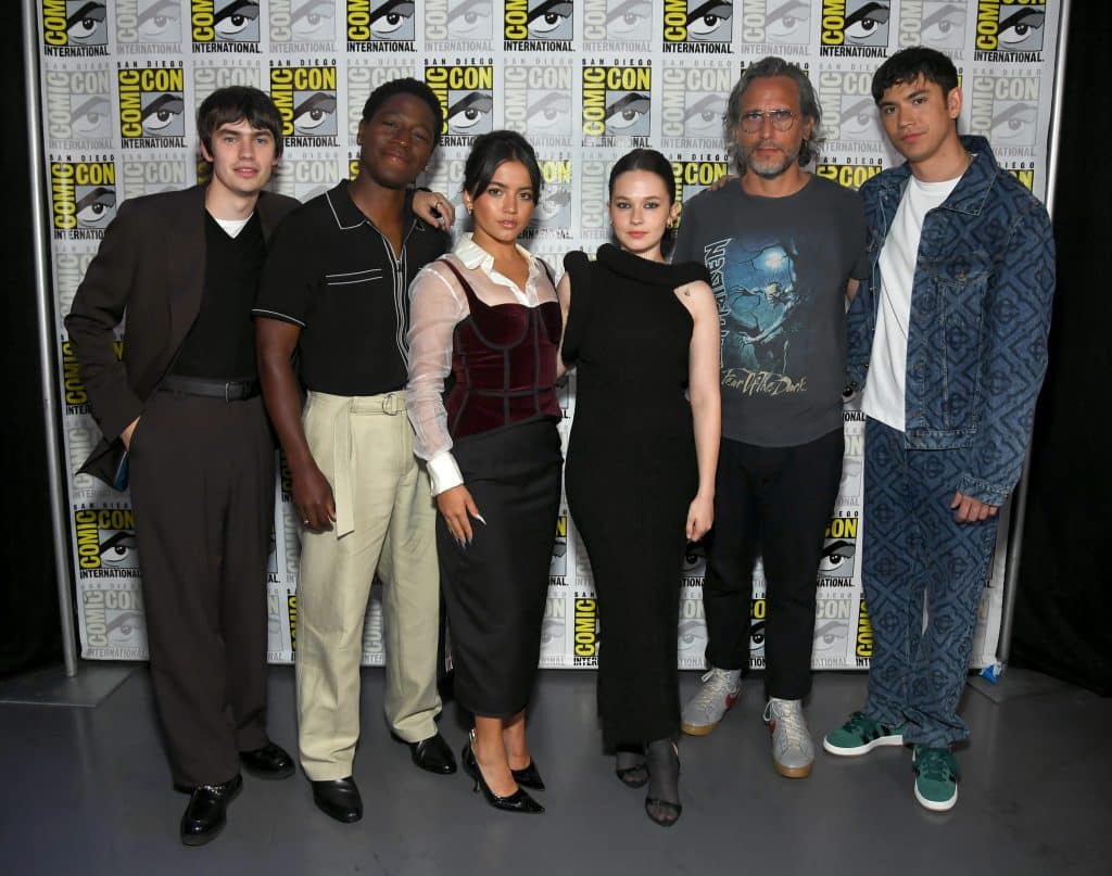 SAN DIEGO, SAN DIEGO, KALIFORNIEN - 26. JULI: (V-L) Spike Fearn, David Jonsson, Isabela Merced, Cailee Spaeny, Fede Álvarez und Archie Renaux nehmen am Alien: Romulus-Panel in der Halle H auf der SDCC in San Diego, Kalifornien, am 26. Juli 2024 teil. 
