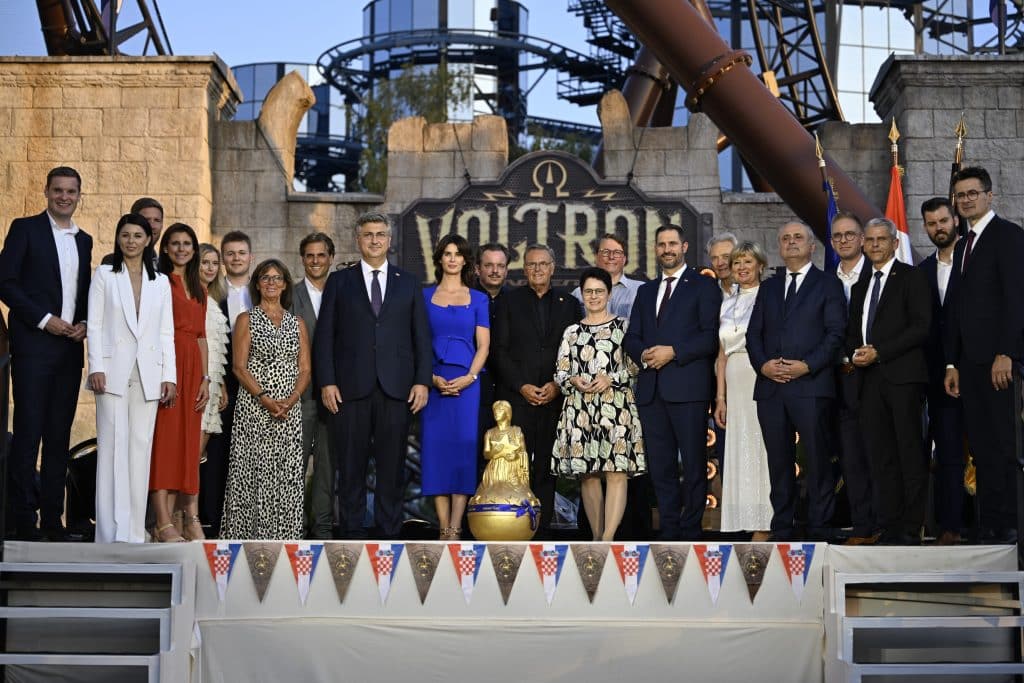 Familie Mack mit Vertretern aus Politik und Wirtschaft aus Kroatien und Deutschland.
