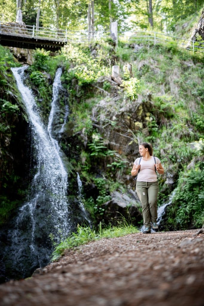Der Fahler Wasserfall: Ein 50 Meter hoher Naturschauspiel im Schwarzwald, das besonders im Sommer für eine erfrischende Abkühlung sorgt.