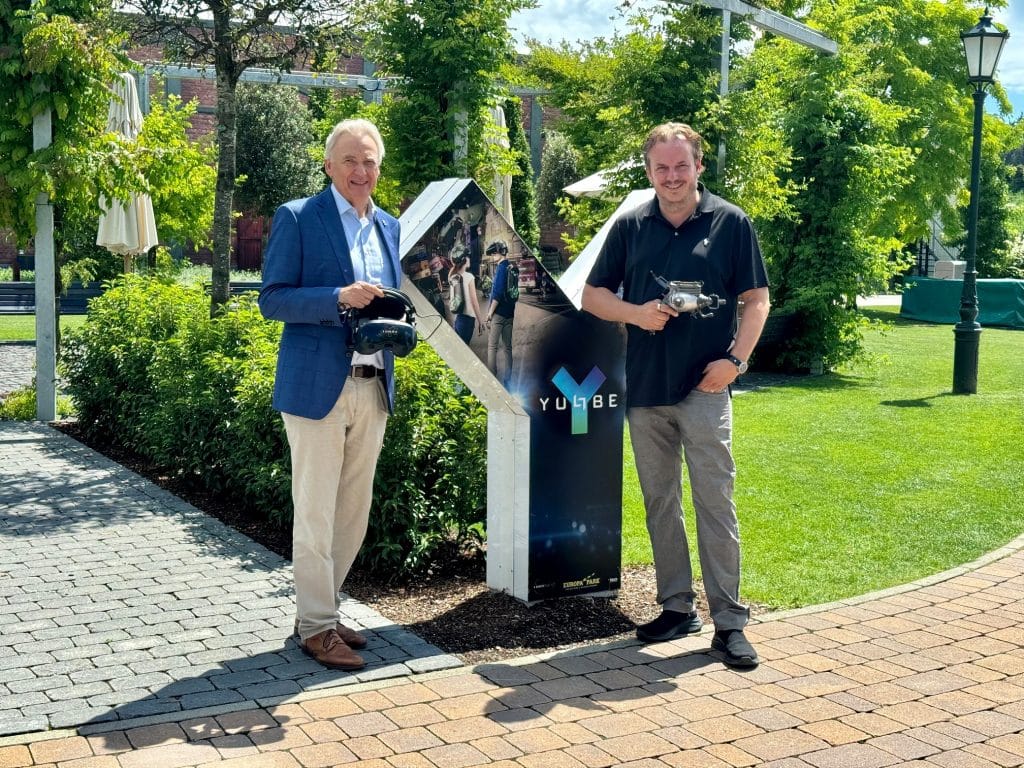 Jürgen und Michael Mack freuen sich über das neue Weltraum-Abenteuer „Dr. G. – Victory on Venus
