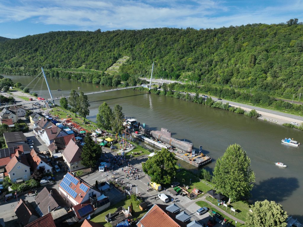 U17 wartet hier auf den "Landgang"