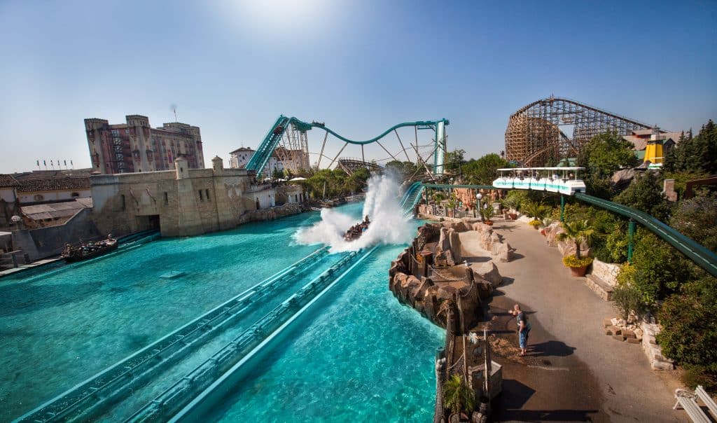 Die Atlantica Dusche: Der perfekte Ort für eine spritzige Abkühlung bei brütender Hitze im Europa-Park.
