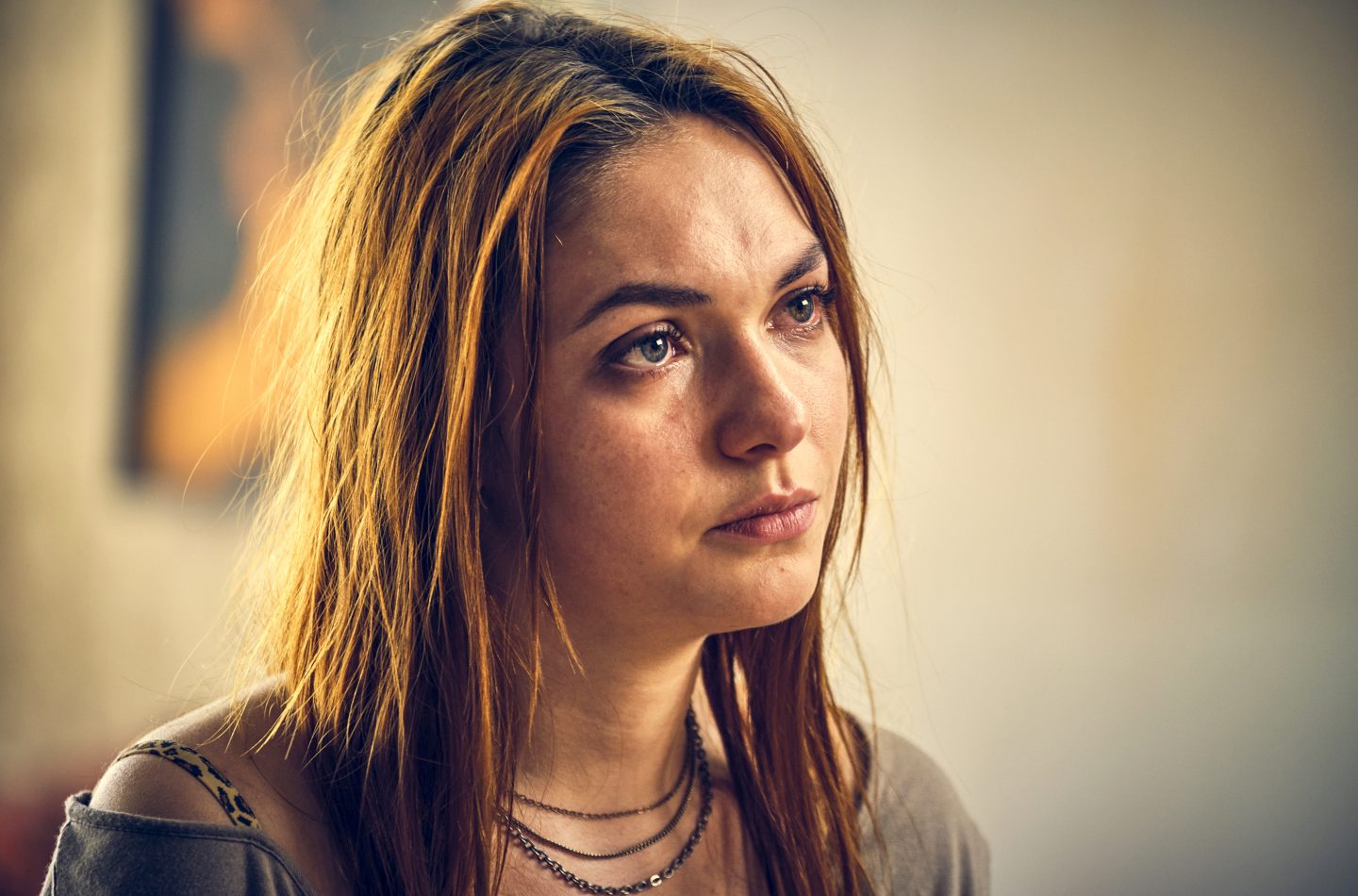 Marie (Emma Drogunova) fürchtet, dass sie ihren Prozess verlieren wird und in der Folge auch das Sorgerecht für ihren Sohn.
