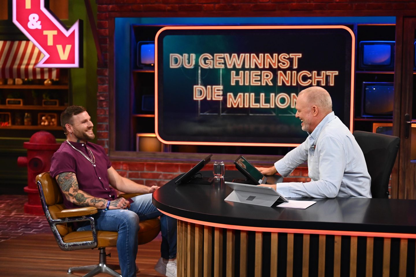 Kandidat Oliver Buse (l.) und Stefan Raab am neuen Schreibtisch – die Herausforderungen nehmen ihren Lauf!