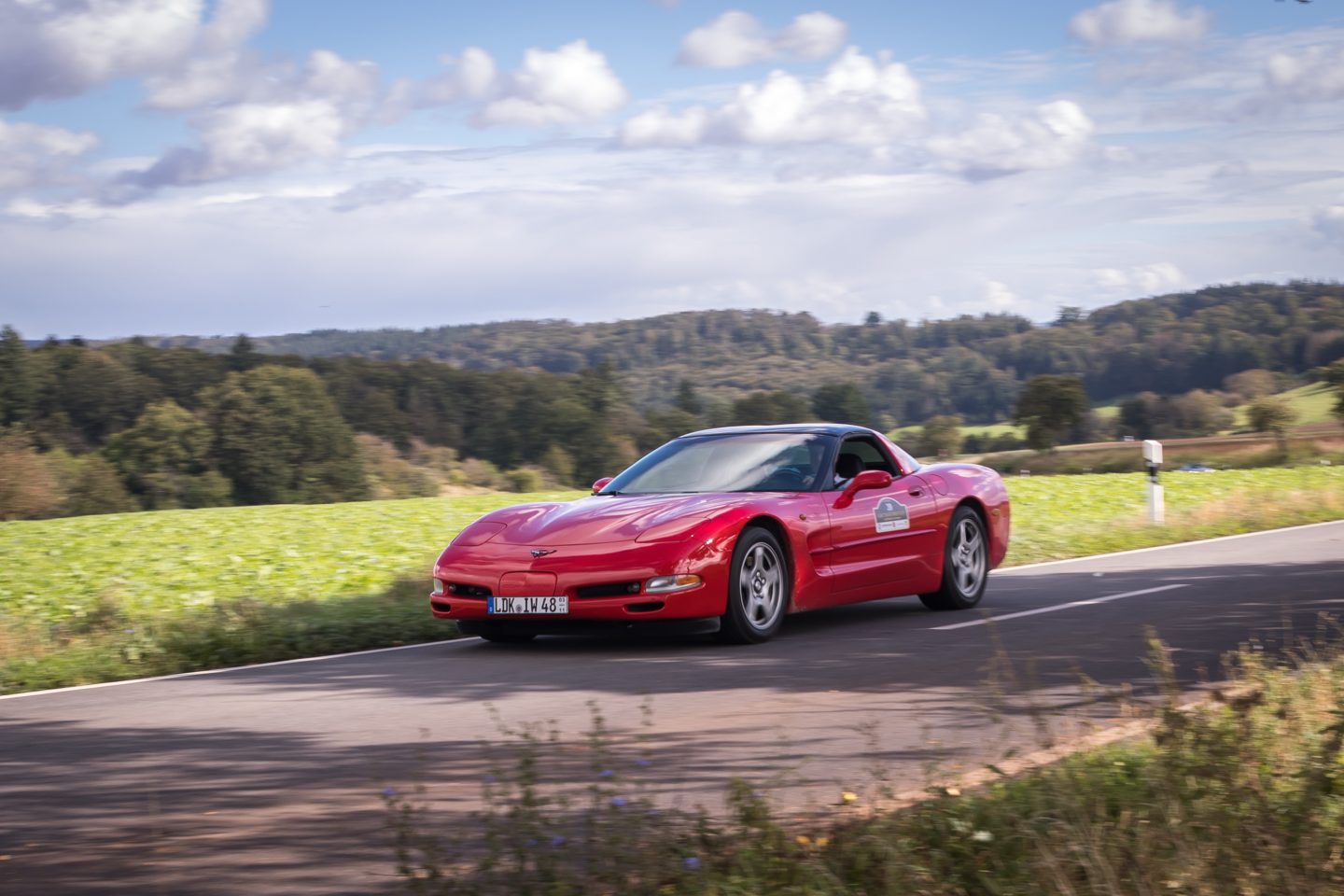 Das Teilnehmerfeld war bunt gemischt, sowohl zuverlässige Alltagsautos als auch schnittige Sportwagen waren vertreten.
