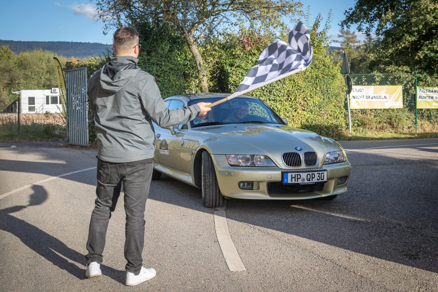 Zieleinfahrt bei der ADAC Youngtimer Tour Nordbaden.
