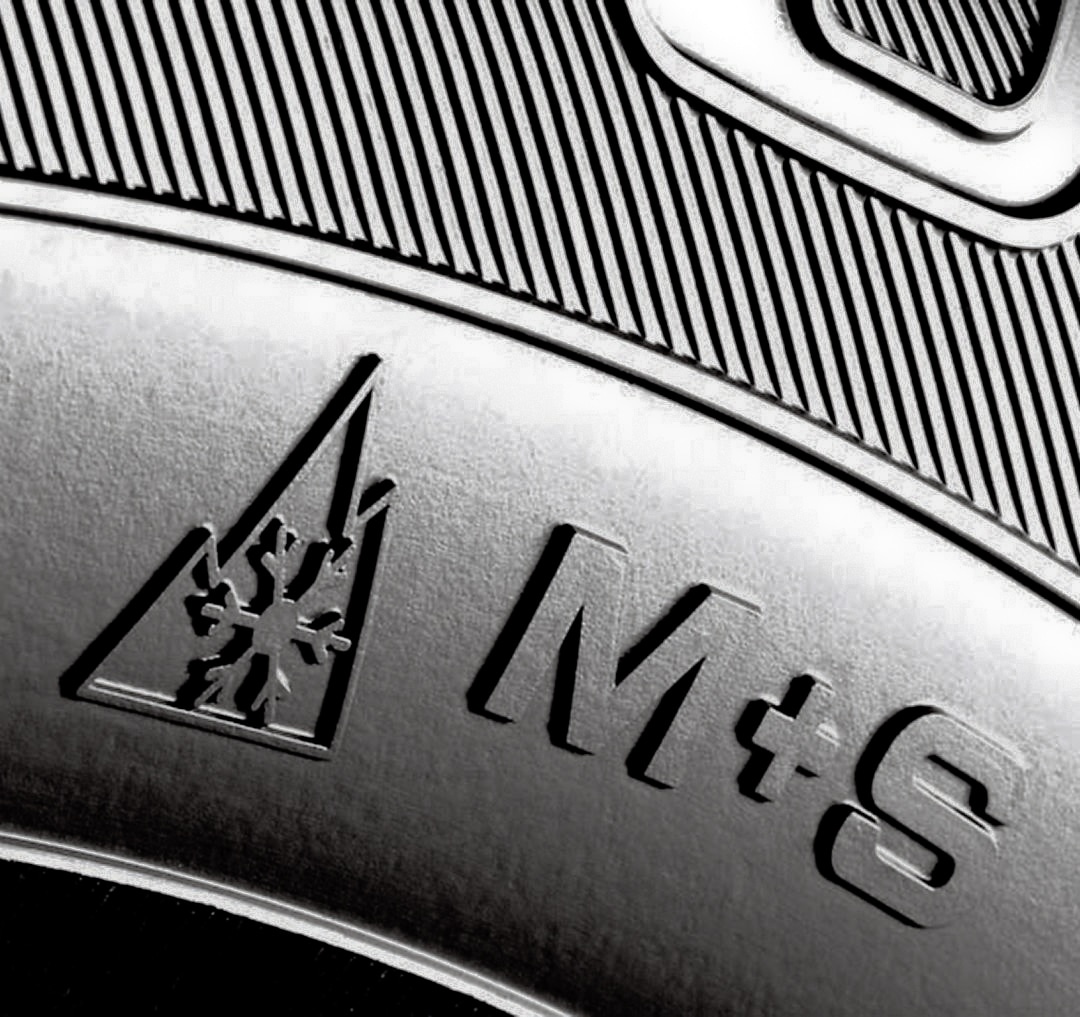 Ab dem 1. Oktober 2024 müssen Winterreifen das "Alpine"-Symbol auf der Flanke tragen, die M+S-Kennzeichnung genügt nicht.
