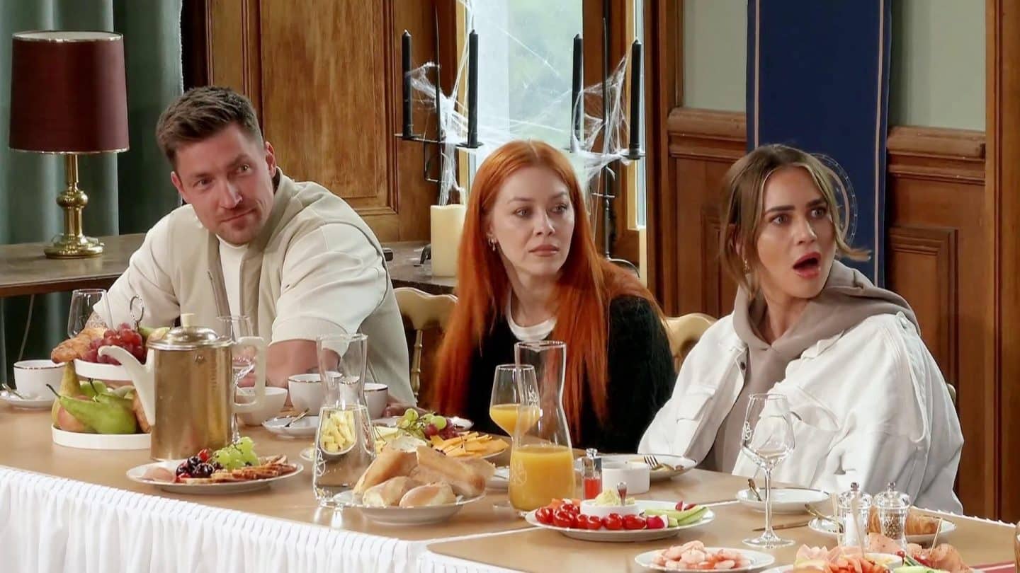 Folge 4: (v.l.) Philipp Boy, Oana Nechiti, Jessica Haller am Frühstückstisch