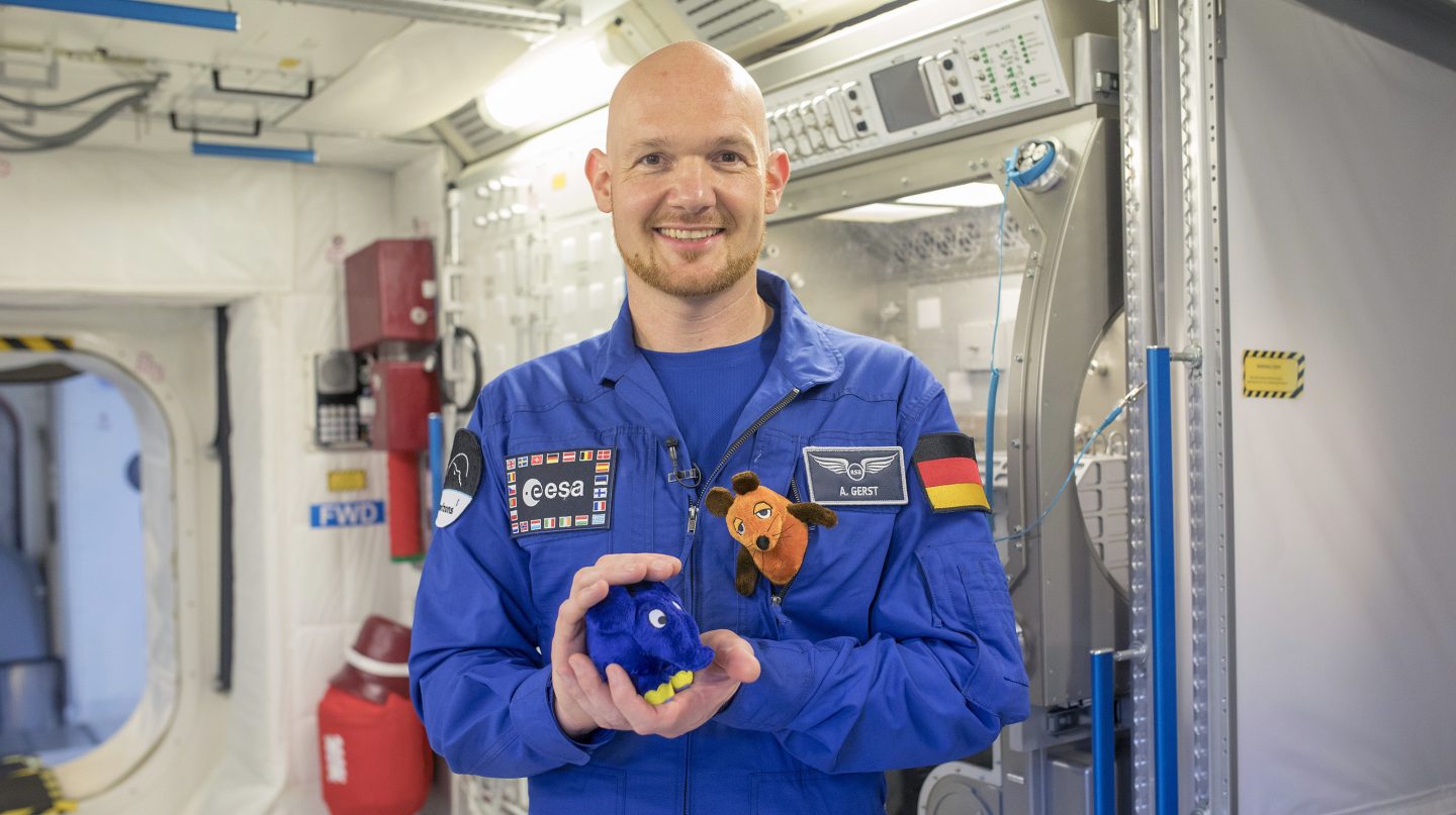 WDR-Maus und -Elefant fliegen zur ISS: Start der Sachgeschichten-Reihe zur ISS-Mission mit Alexander Gerst