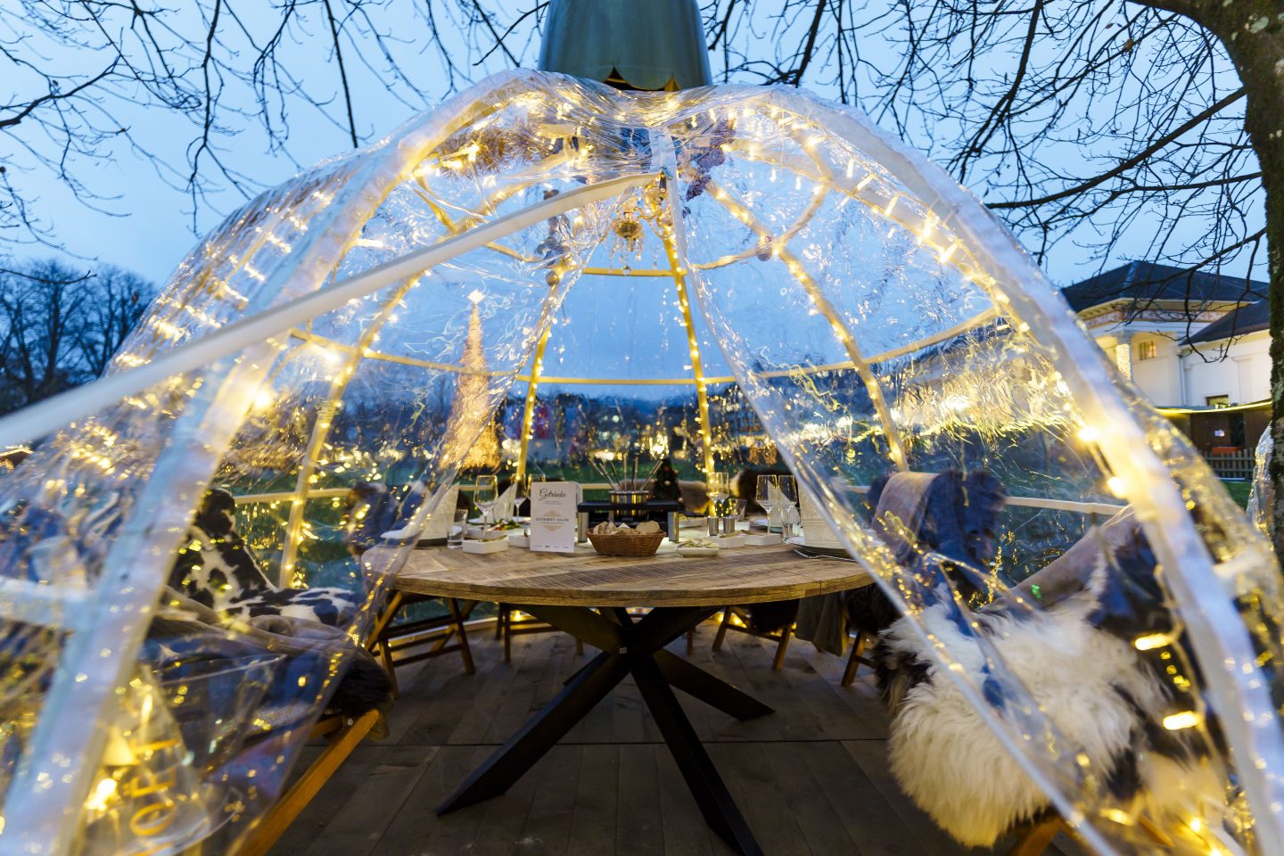 Insgesamt elf Gourmet-Iglus formieren sich auf dem Baden-Badener Christkindelsmarkt zu einer kleinen Genussmeile.