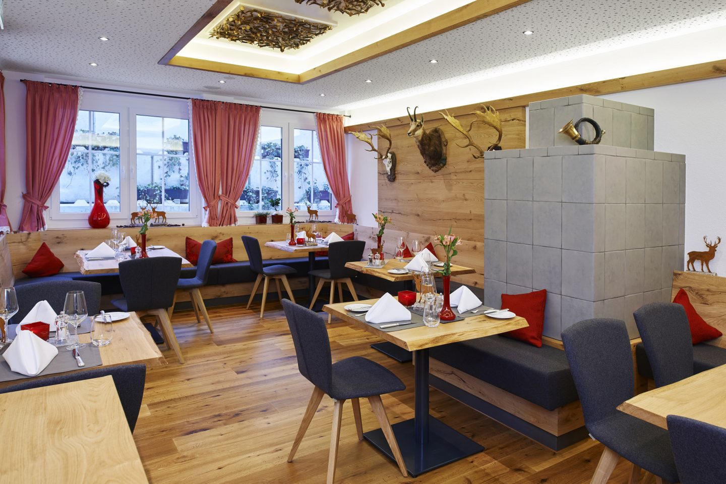 Im Spezialitätenrestaurant "Jagdstube" des 4-Sterne-Superior-Hotels "Ludinmühle" im Dorfurlaub-Ort Freiamt ist u.a. auch Wild aus eigener Jagd von Gastgeber Walter Zimmermann zu genießen.