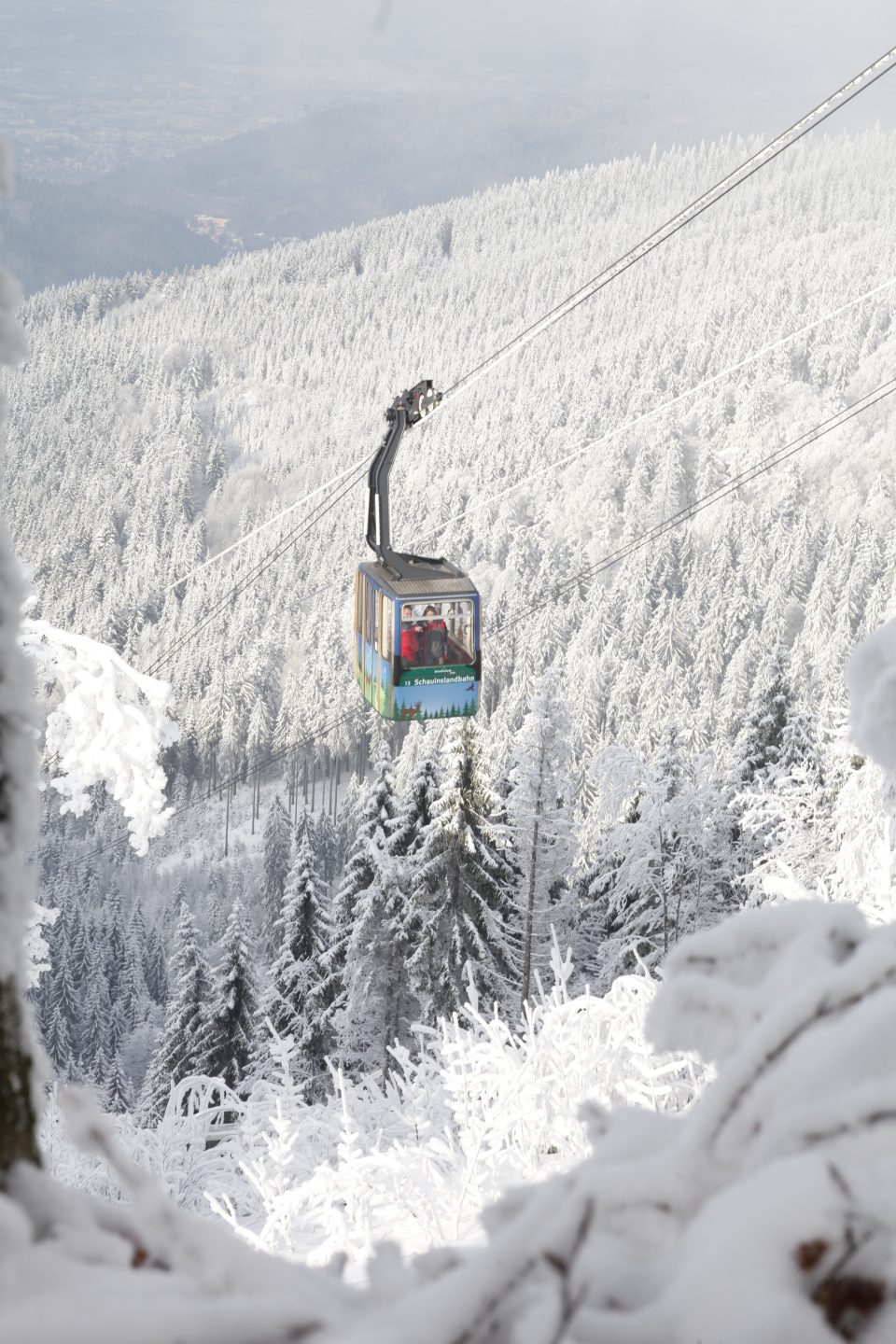 Mit Deutschlands längster Umlaufseilbahn geht es in nur 20 Minuten Fahrt hinauf zu Freiburgs höchster Adresse mit tollem Panoramablick – dem 1284 Meter hohen Schauinsland.