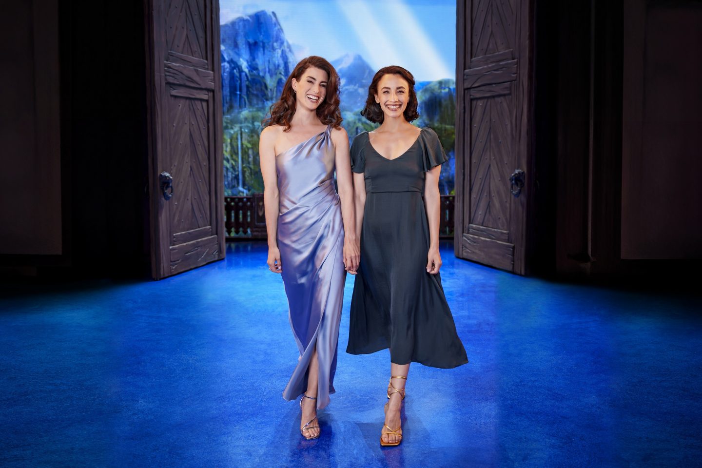 Disneys DIE EISKÖNIGIN: Ann Sophie und Abla Alaoui verkörpern die zauberhaften Schwestern in Stuttgart