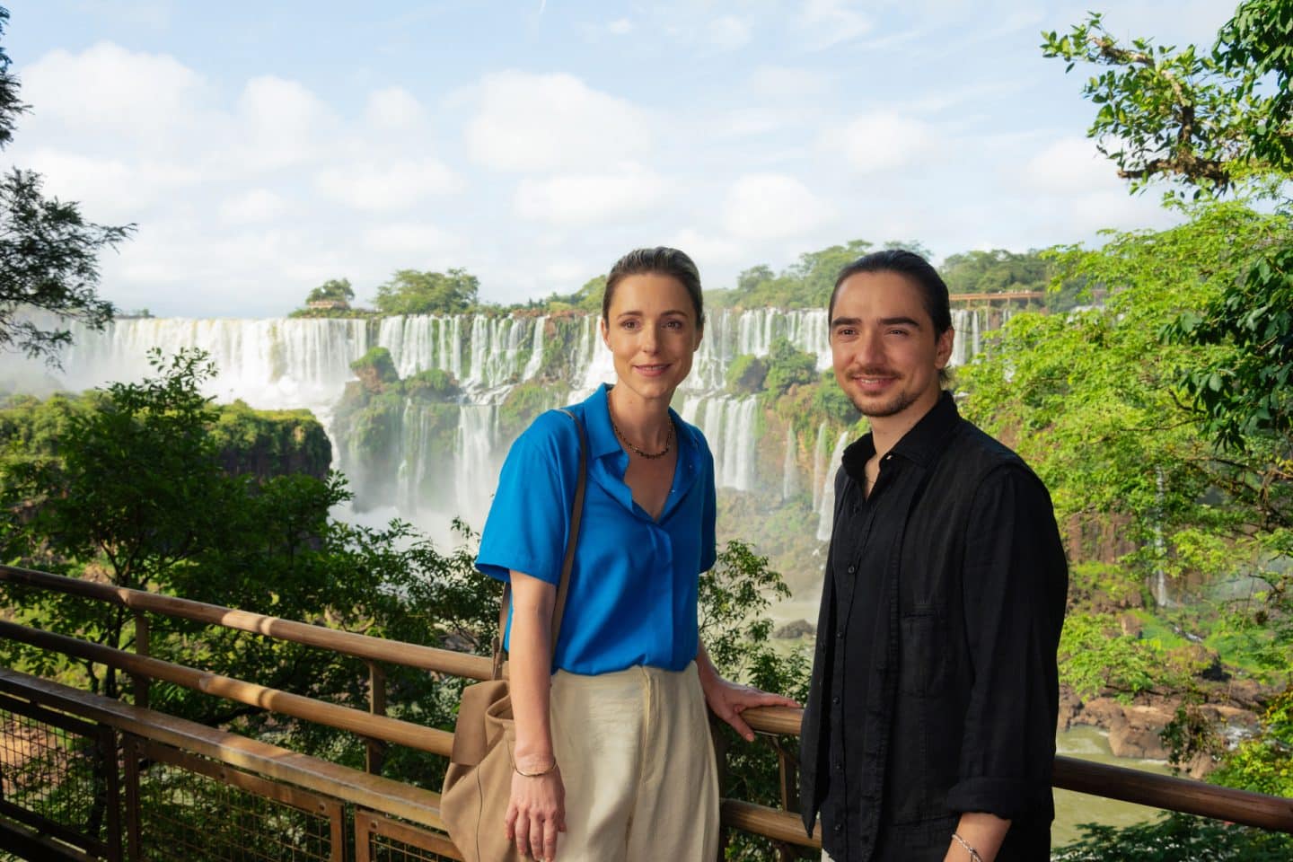 Cora Bruns (Friederike Linke) versucht ein Vertrauensverhältnis zu Tobias Bender (Ivo Kortlang) aufzubauen.