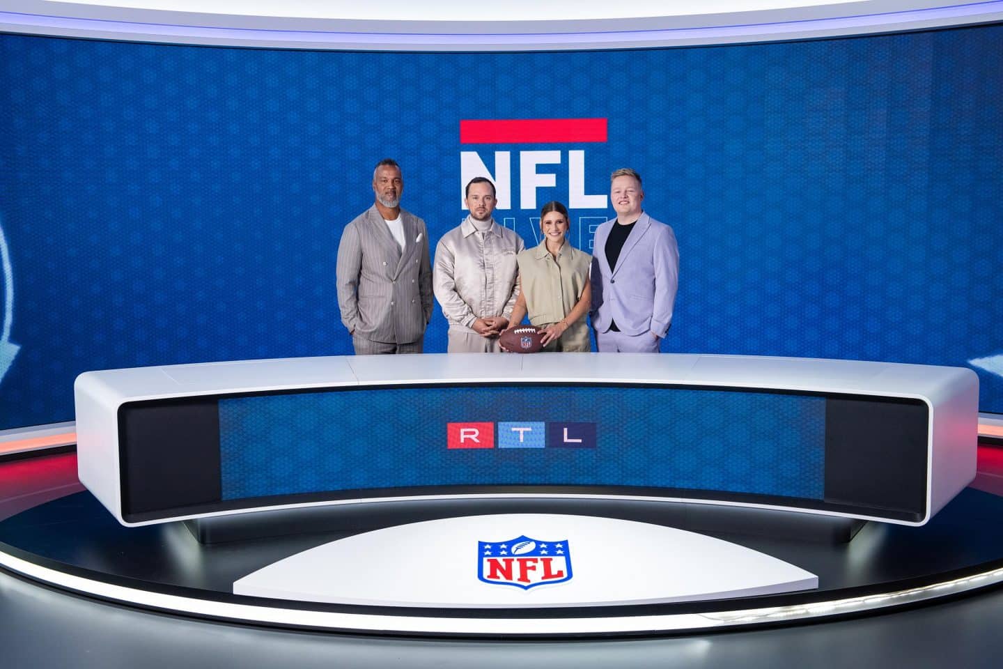 V.l.: Patrick Esume, Mitja Lafere, Jana Wosnitza, Florian Schmidt-Sommerfeld