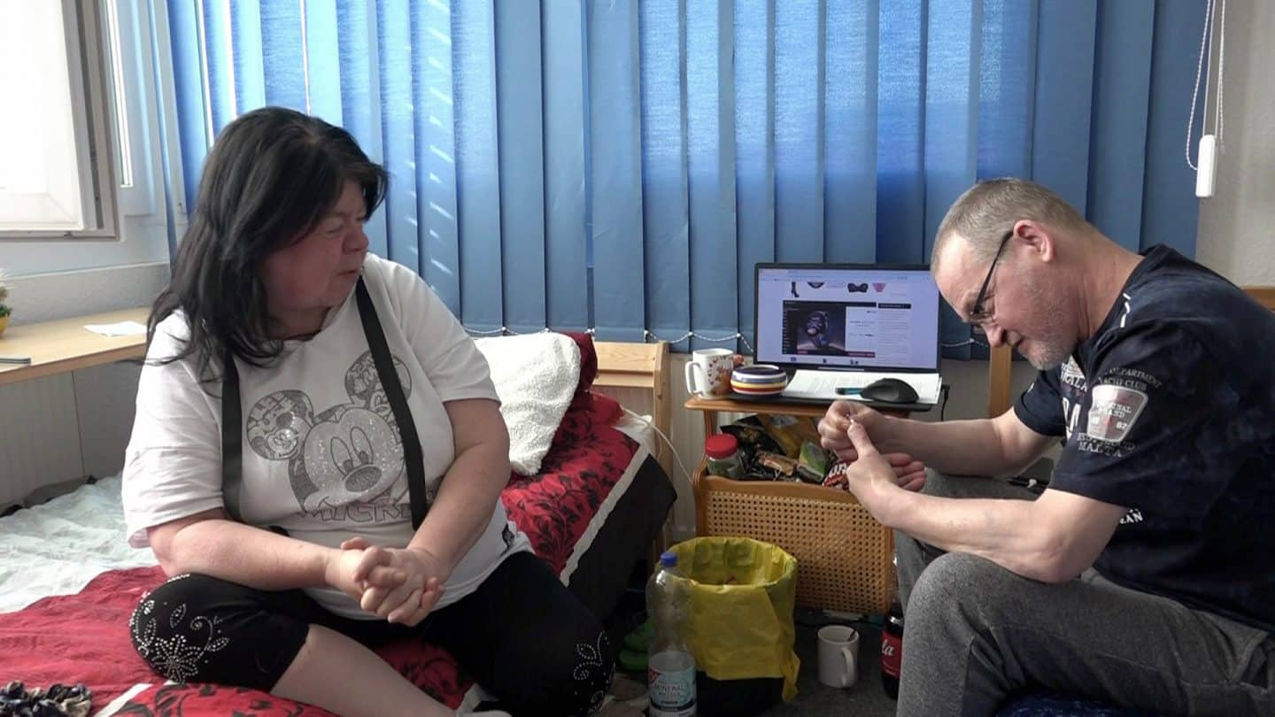 Für Pamela wird ein Traum wahr: Sie hat endlich eine Wohnung - zusammen mit Hostel-Kumpel Stefan.