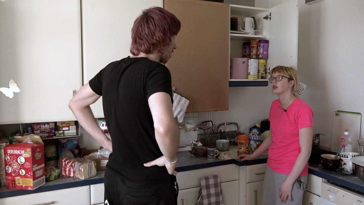 Bei Jasmin steht eine große Veränderung an: Sie zieht mit ihrem anderthalbjährigen Sohn Lennox ins Mutter-Kind-Heim. 