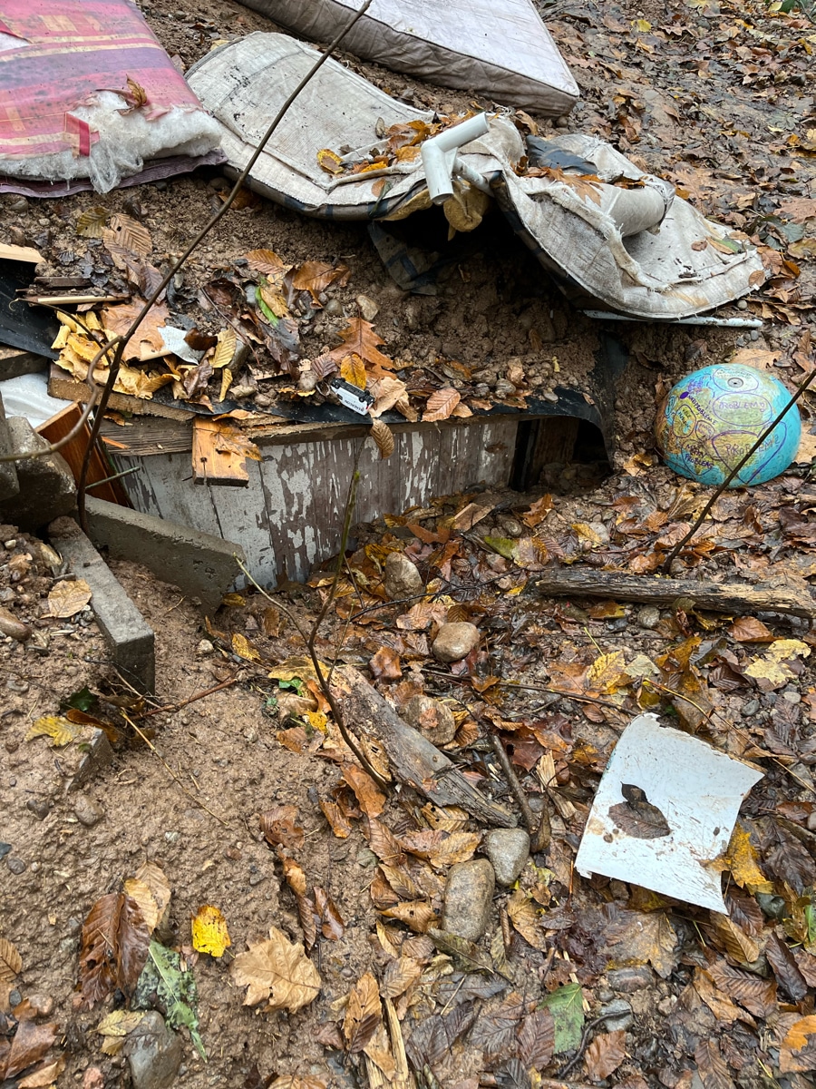 Die unterirdische Holzkonstruktion wurde soeben freigeschafft
