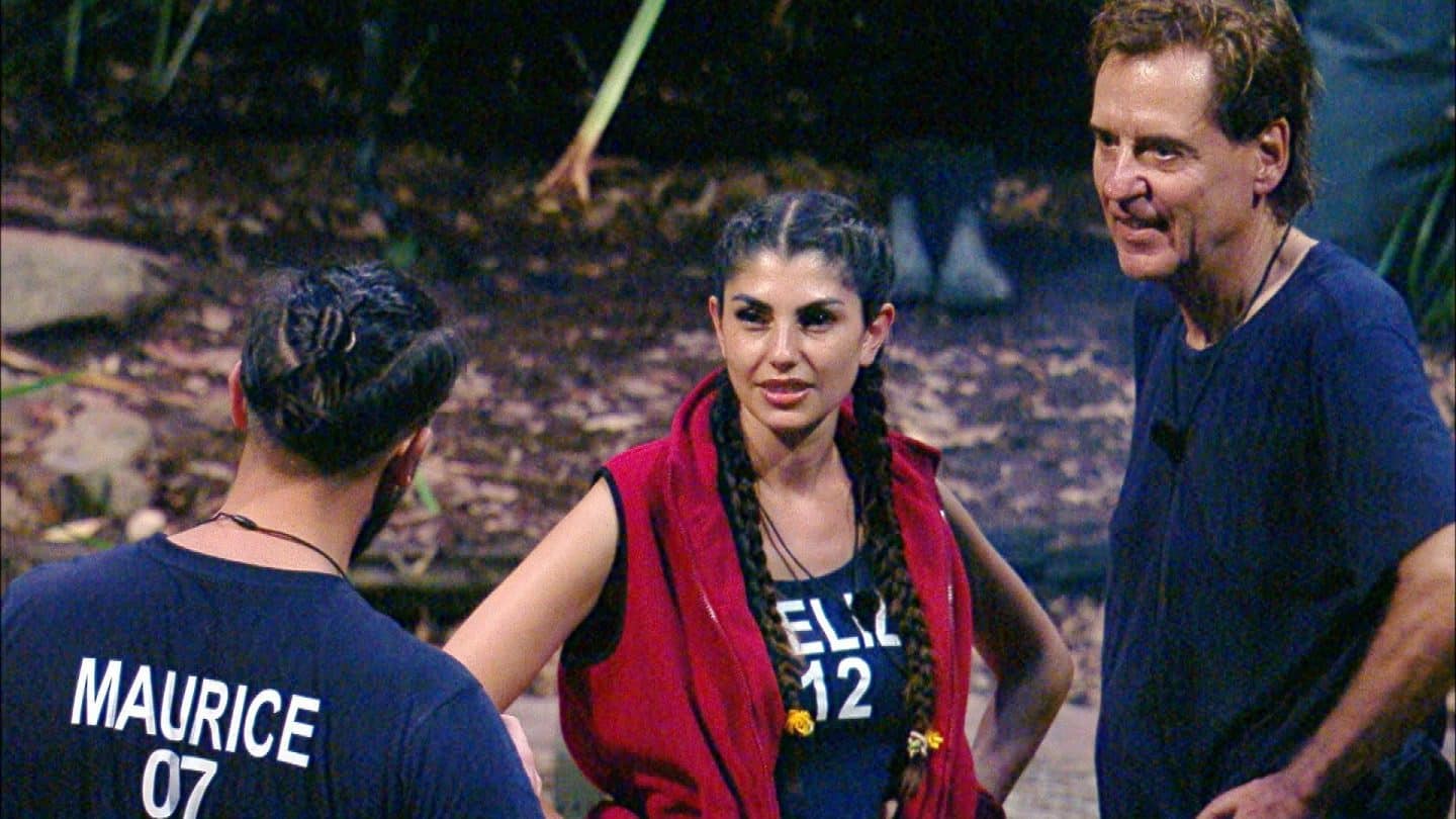 Maurice Dziwak schläft bisher auf dem Boden. Das stinkt dem Reality-Star. Er will, dass abgestimmt wird, dass er Yeliz' Bett bekommt. "Nein", so Yeliz Koc resolut. Rechts Jörg Dahlmann.