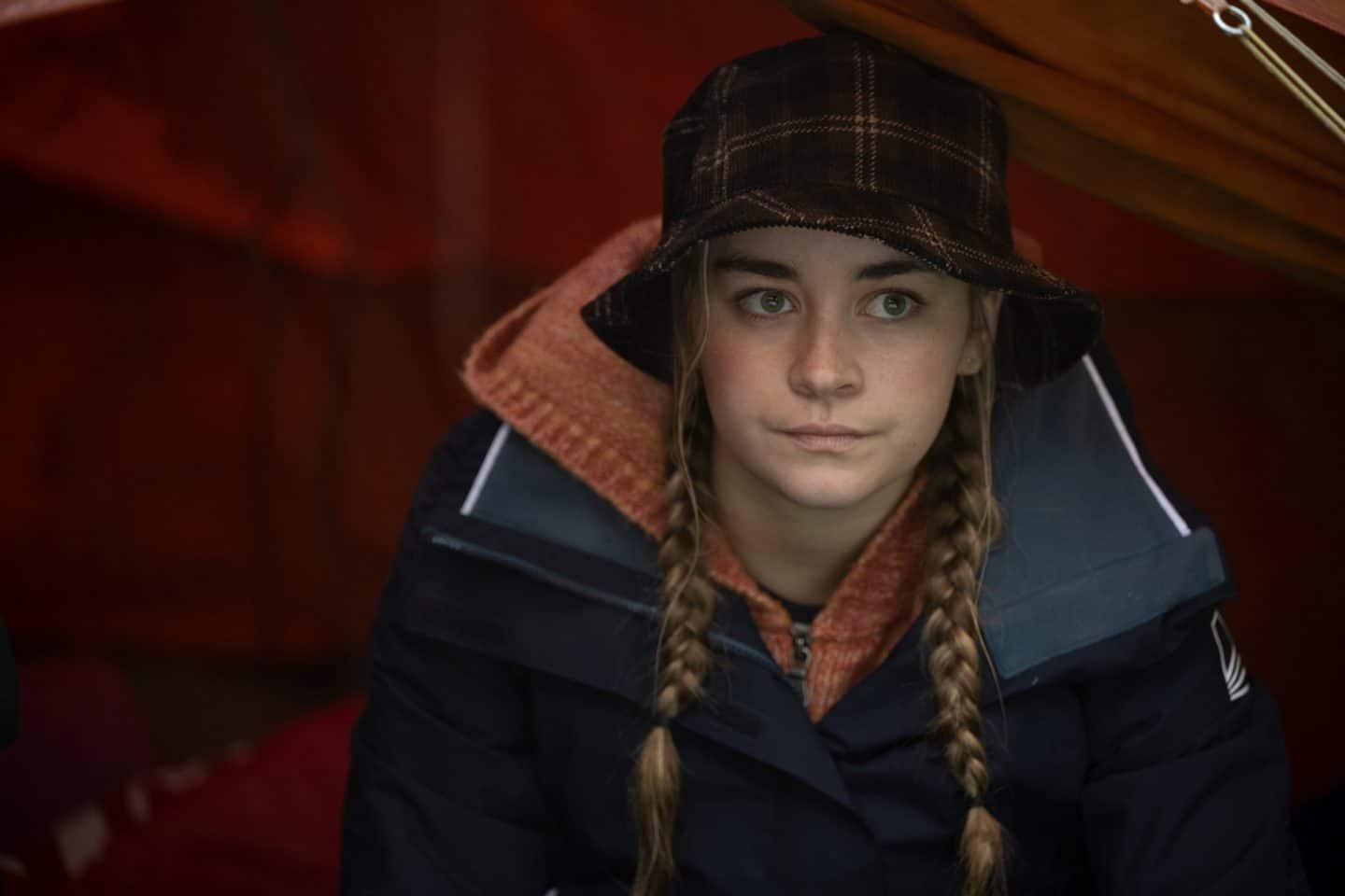 "Annika – Mord an Schottlands Küste - Comedy": Morgan (Silvie Furneaux) blickt nach vorne.
