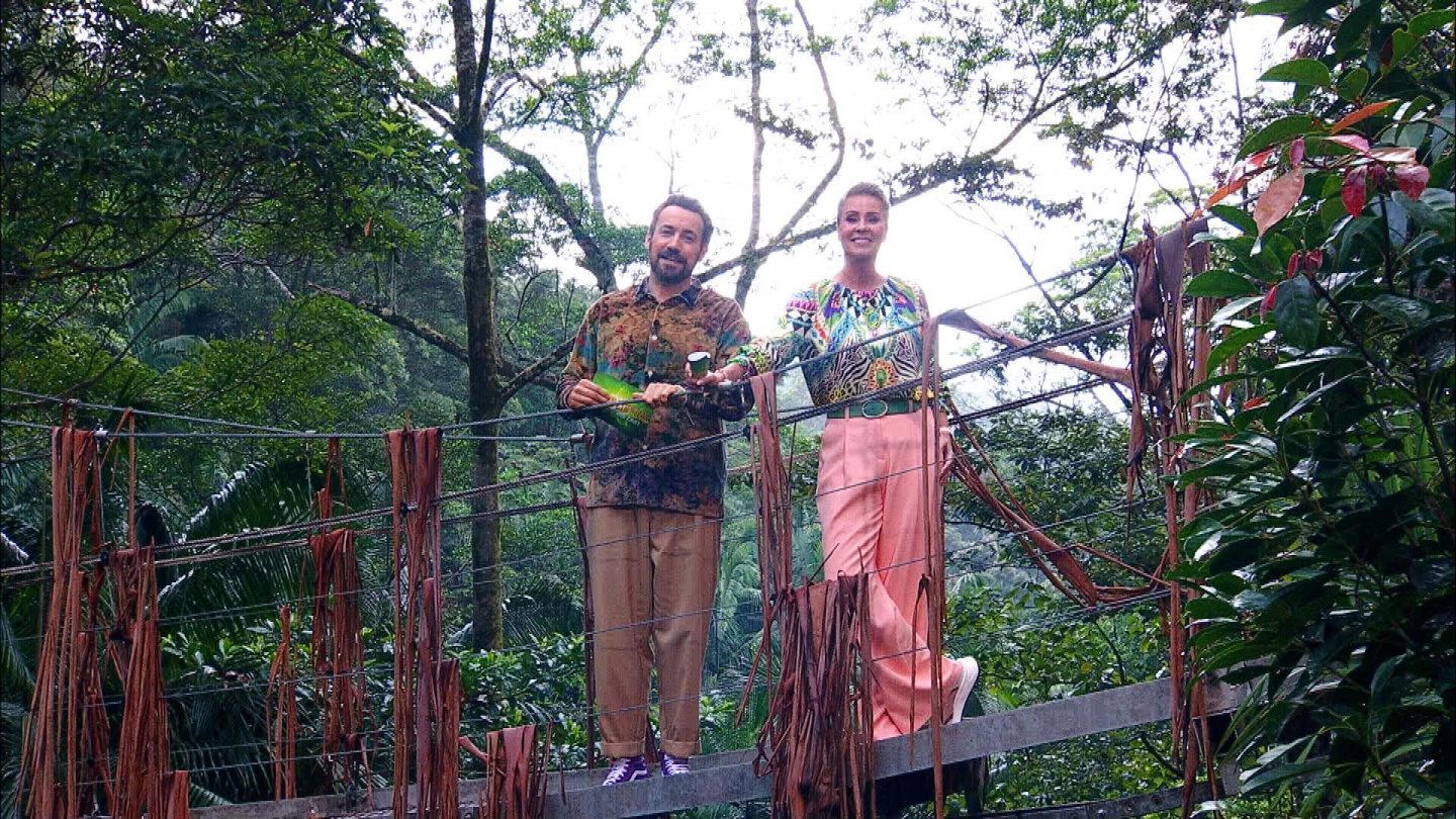 Die Moderatoren Sonja Zietlow und Jan Köppen im Baumhausstudio.