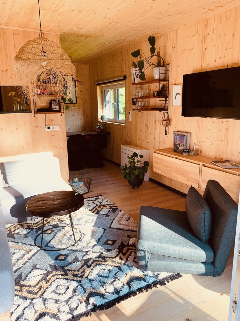 Wohnbereich des Hjem 2 der Hjem Tinyhomes in Bergatreute in Oberschwaben