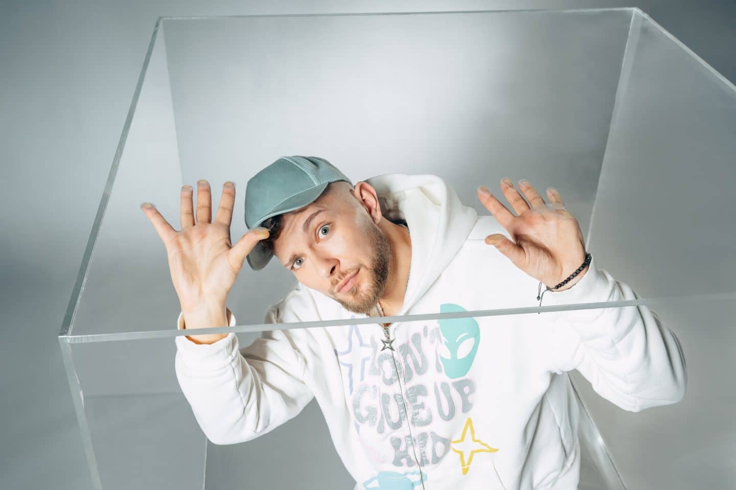 Zieht in den Container: Dino