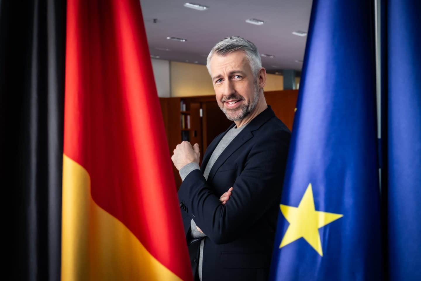  Sebastian Pufpaff mit Deutschland und Europaflagge 