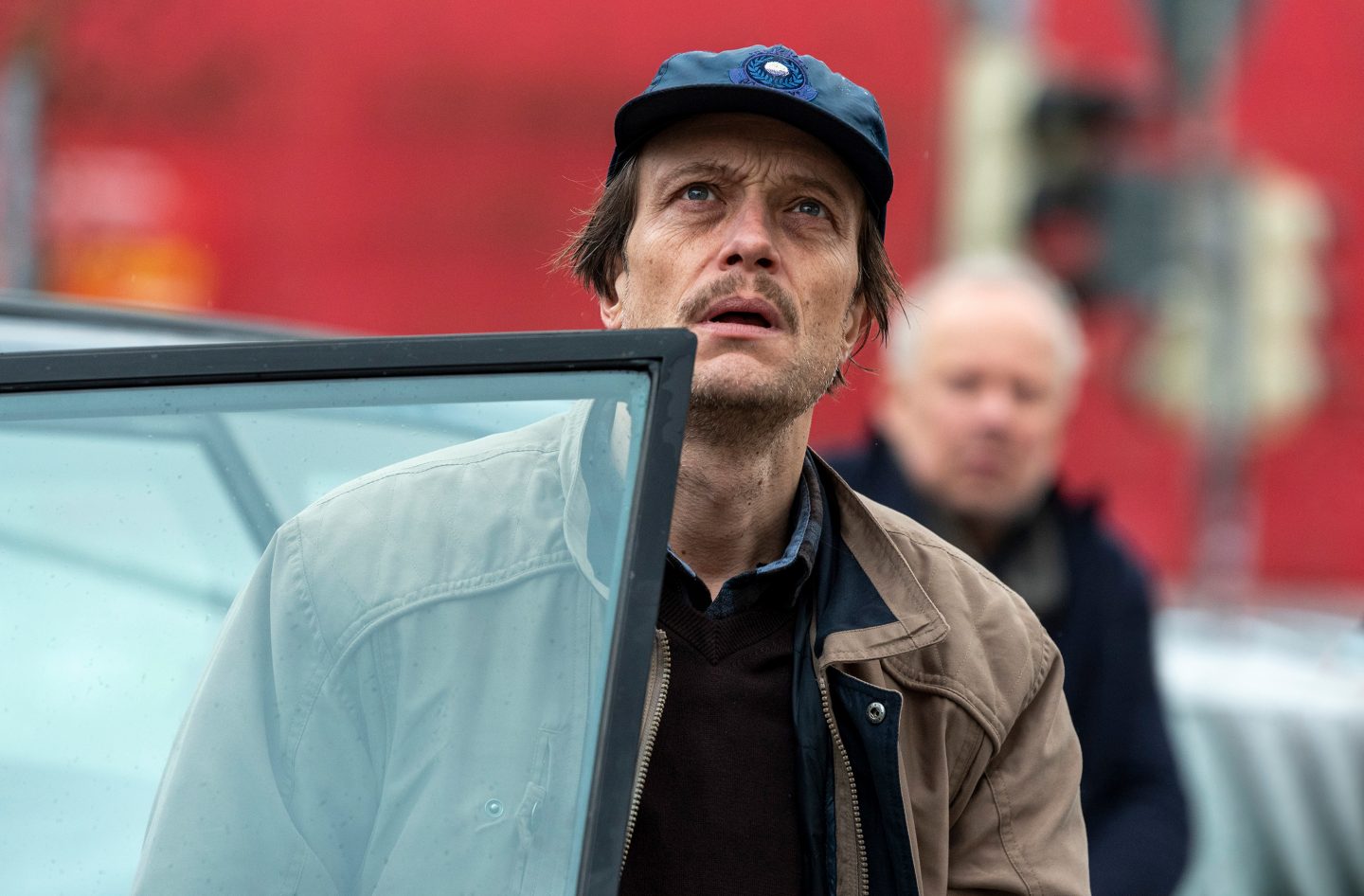 Macht eine schockierende Entdeckung in Kiels Innenstadt: Robert Frost (August Diehl) (mit Axel Milberg).
