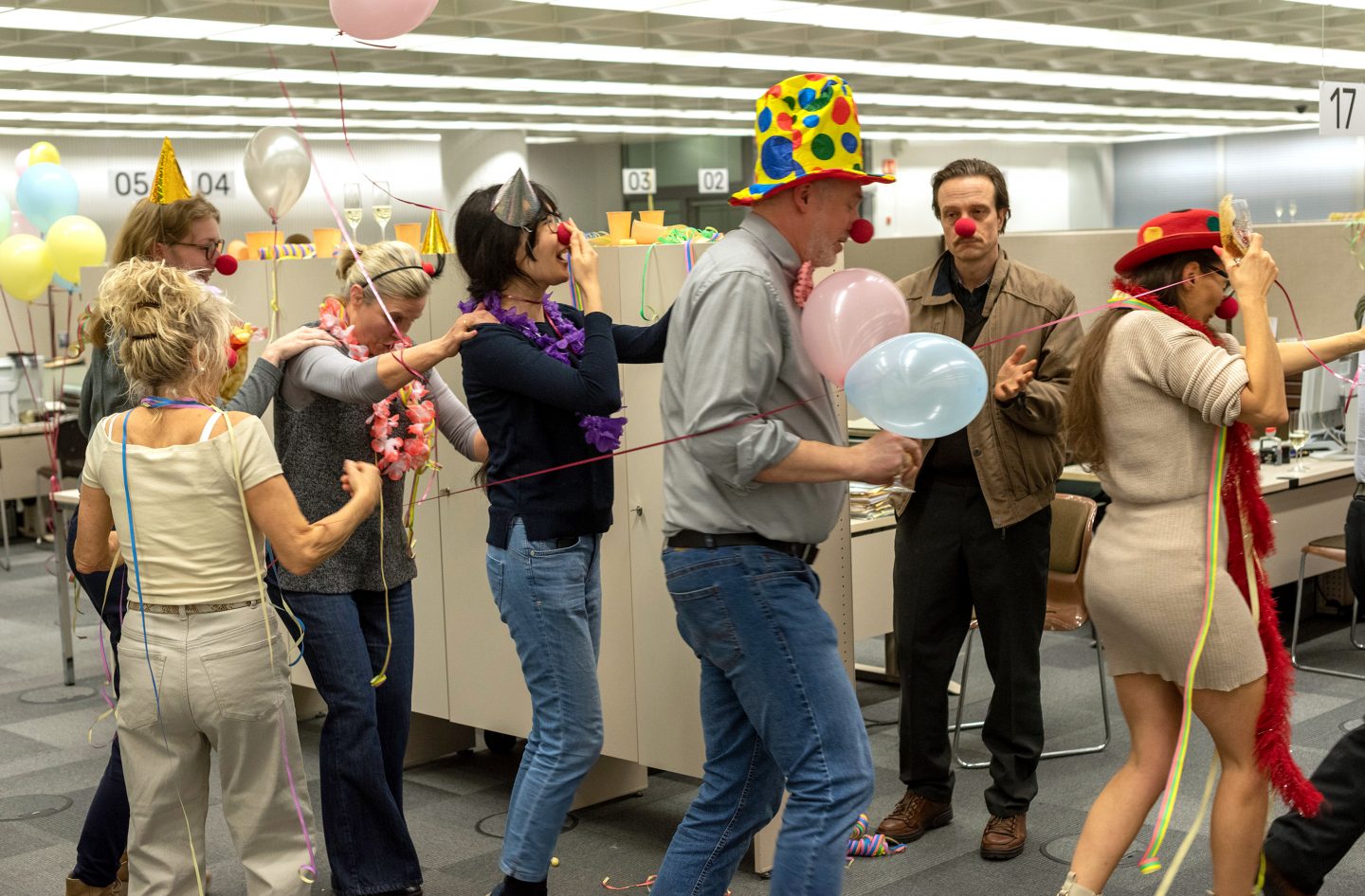 Außenseiter im Büro: Robert Frost (August Diehl, 2. v. r.).
