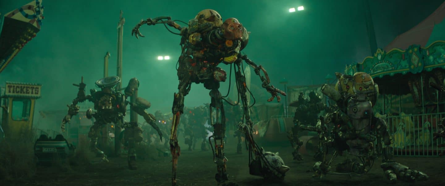 Verschiedene Plünderer lauern unseren Helden in einem verlassenen Vergnügungspark in The Electric State auf.