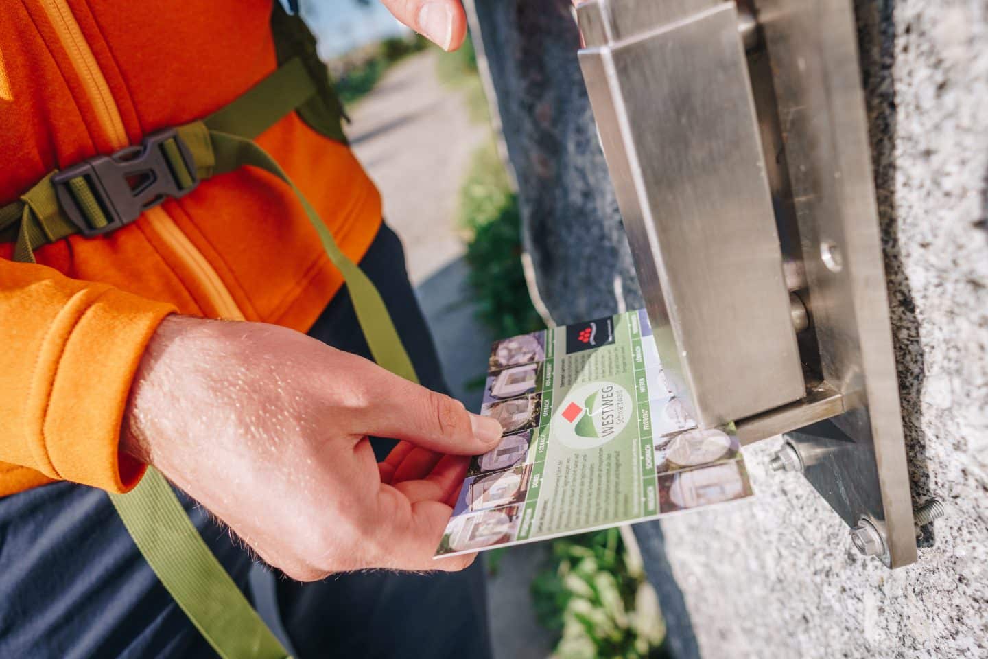Stempelstelle des Westweg-Portals "Tor zum Höchsten" am Feldberg.
