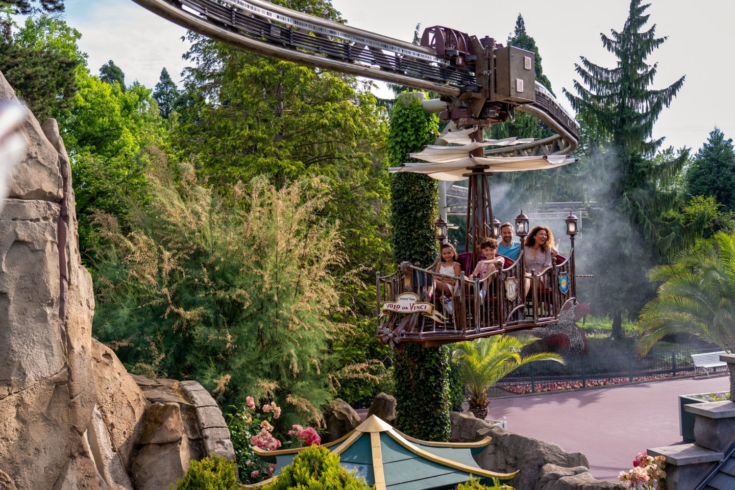 Einen guten Überblick über das Themenfest bietet die Attraktion "Volo da Vinci"
